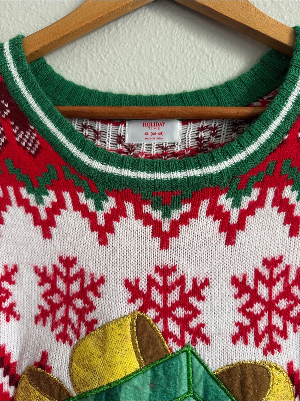XL Christmas Sweater - Cat in gift box - Ugly Sweater - Picture 3 of 6